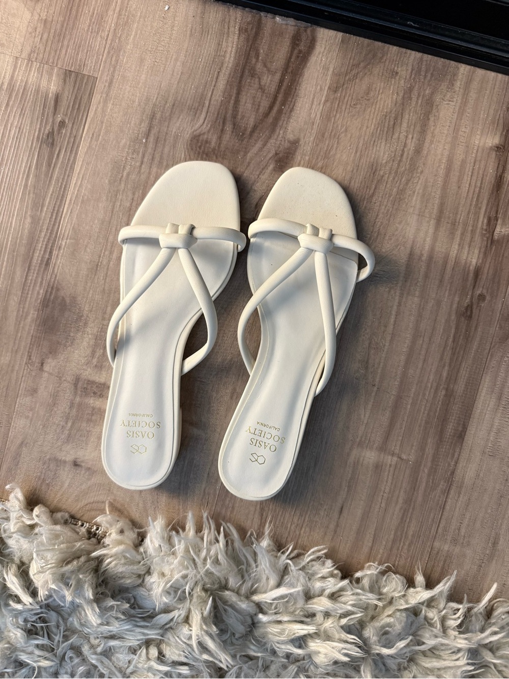 Oasis Society Cream Knotted Strappy Slide Sandals
